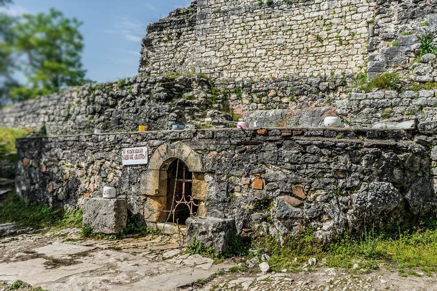 Неиссякаемый колодец в Анакопийской крепости