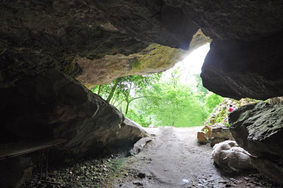 Пещера у кельи