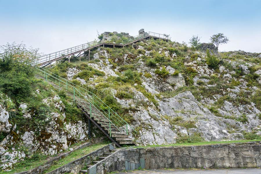 Лестница к Бзыбской крепости